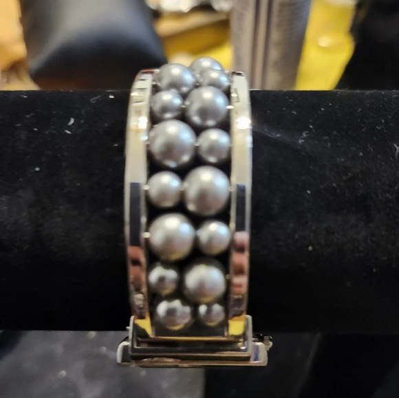 Vintage Avon Gray Womens Cuff Watch - Picture 4 of 5